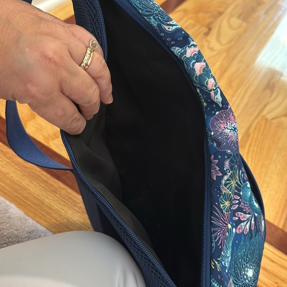 Sakroots turtle print sling bag - Picture 9 of 9